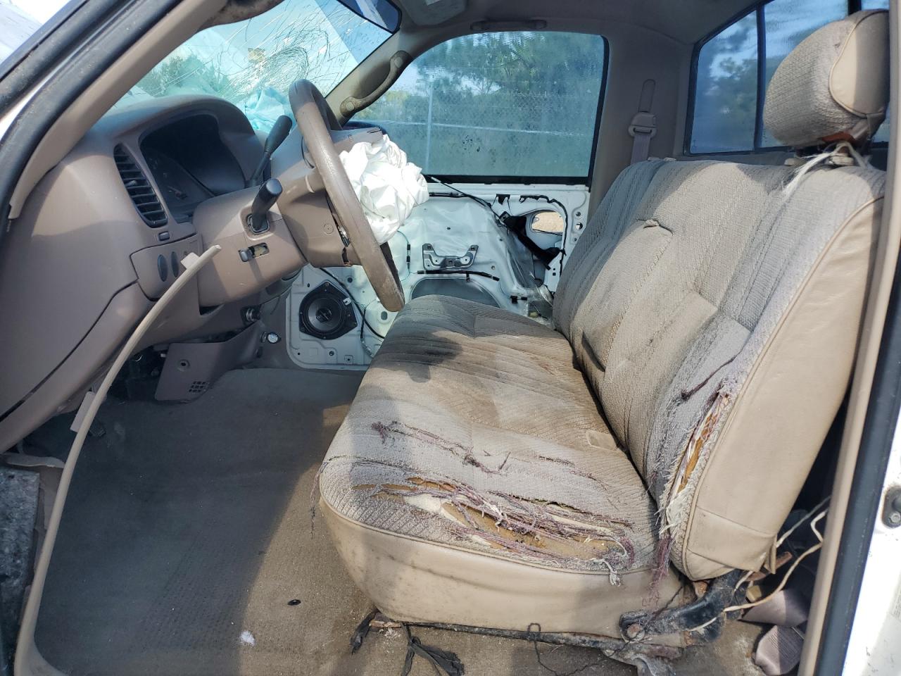 2000 Toyota Tundra VIN: 5TBJN3215YS068325 Lot: 64268765
