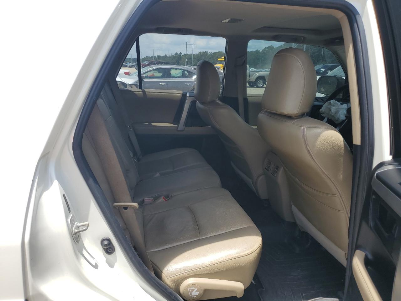 2011 Toyota 4Runner Sr5 VIN: JTEZU5JR1B5022466 Lot: 64060165