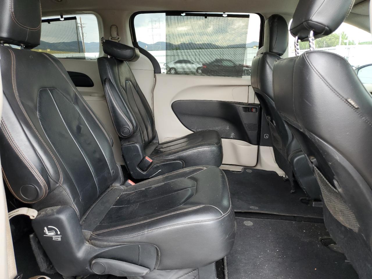 2017 Chrysler Pacifica Touring L VIN: 2C4RC1BG1HR576017 Lot: 63383315