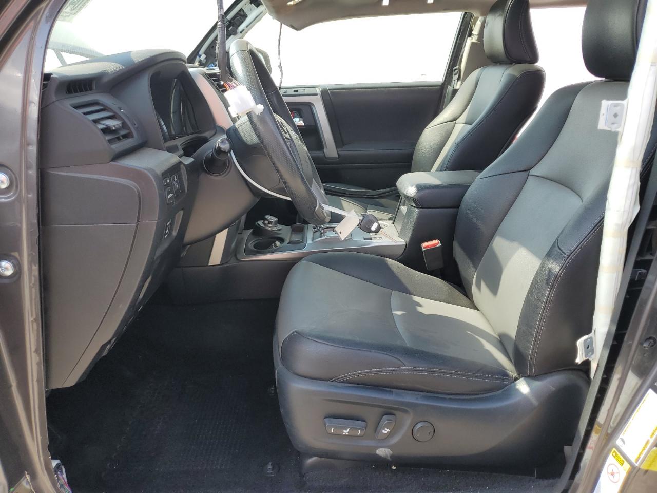 2018 Toyota 4Runner Sr5/Sr5 Premium VIN: JTEBU5JR2J5592489 Lot: 64777235
