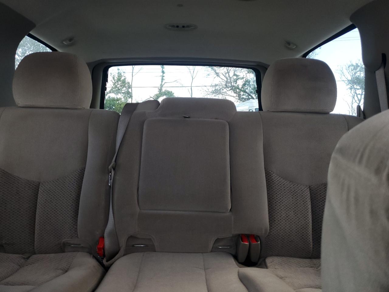 2005 Chevrolet Tahoe C1500 VIN: 1GNEC13T45R220390 Lot: 64190025