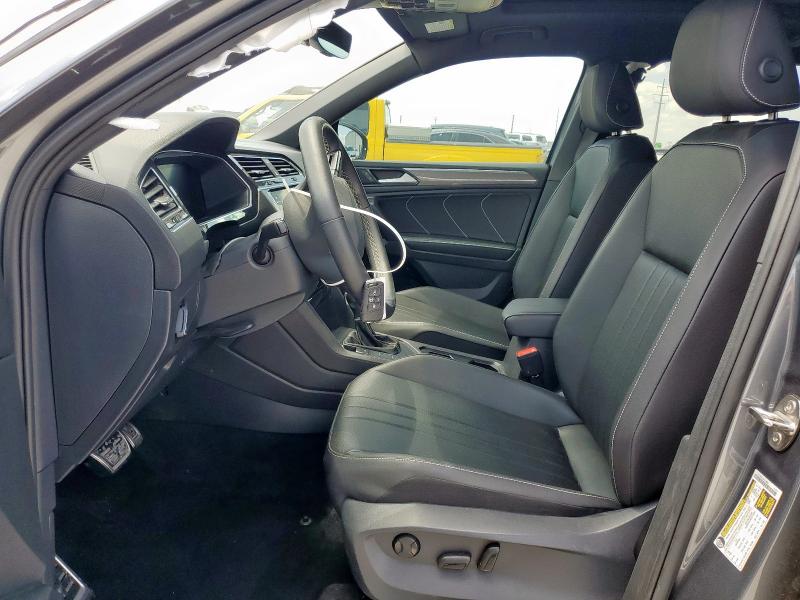  VOLKSWAGEN TIGUAN 2023 Серый