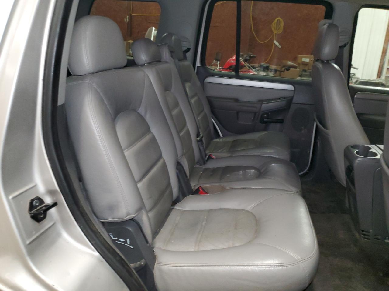 2005 Ford Explorer Xlt VIN: 1FMZU73K05ZA06915 Lot: 64457595