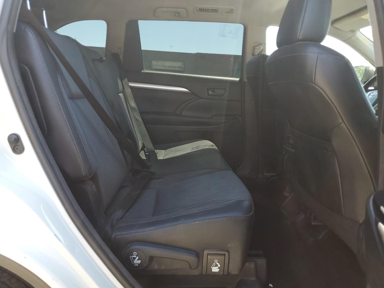 2016 Toyota Highlander Le VIN: 5TDBKRFH2GS323378 Lot: 64506135