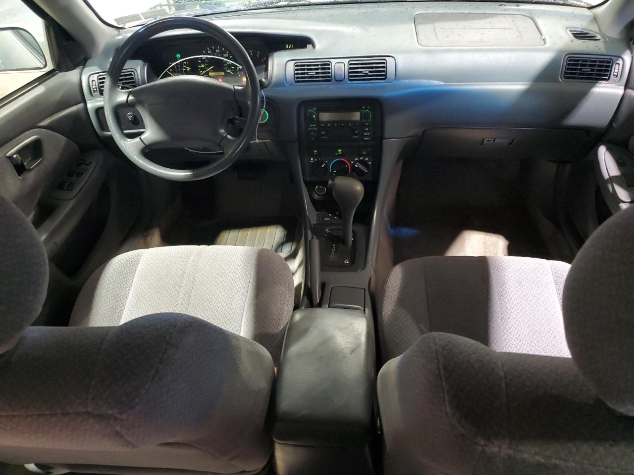 2000 Toyota Camry Ce VIN: 4T1BG22K0YU696924 Lot: 64359035