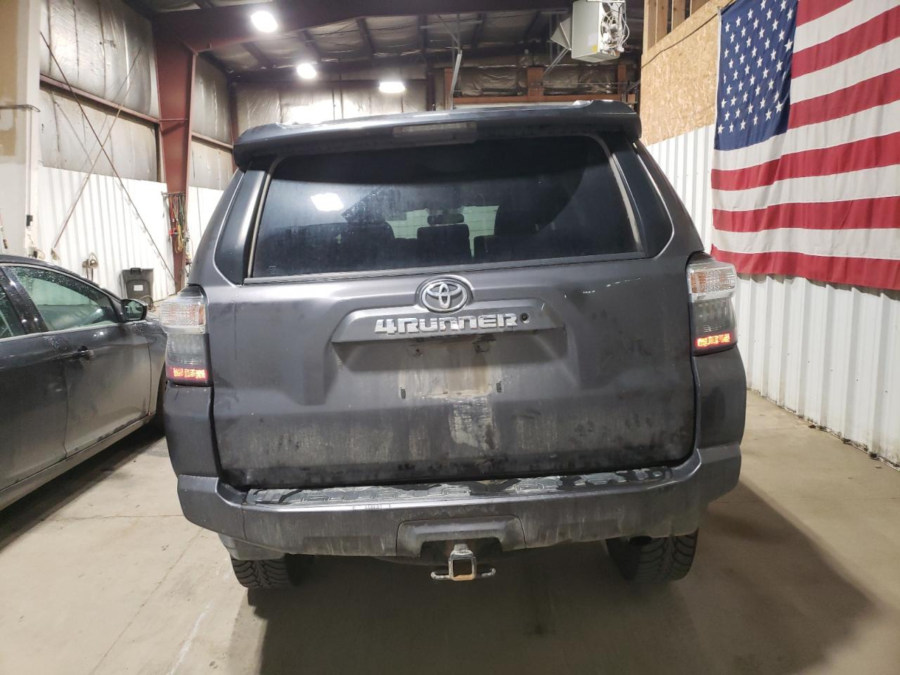 2018 Toyota 4Runner Sr5/Sr5 Premium VIN: JTEBU5JR5J5593670 Lot: 64429425