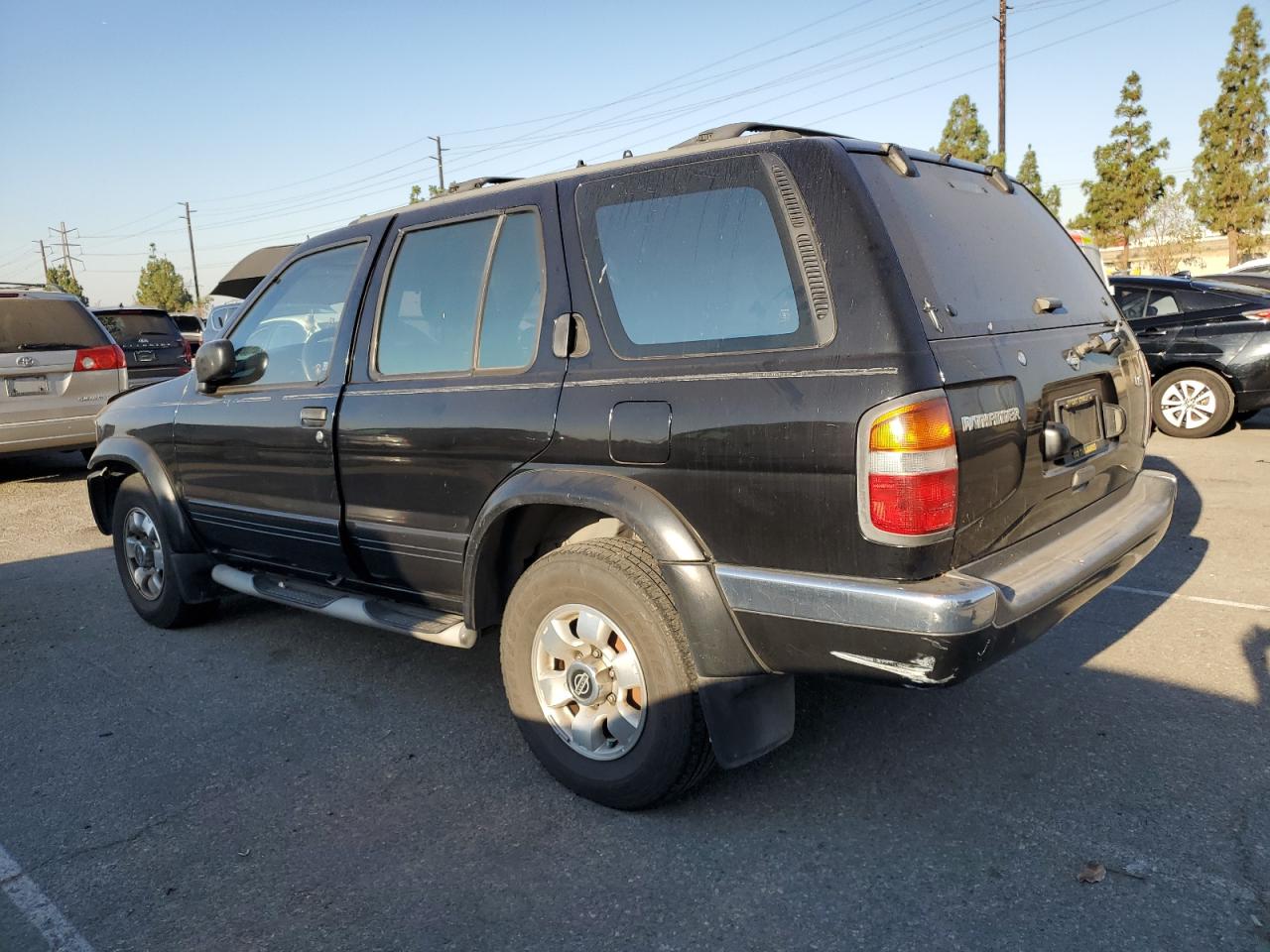 1999 Nissan Pathfinder Xe VIN: JN8AR05S8XW324295 Lot: 66736845