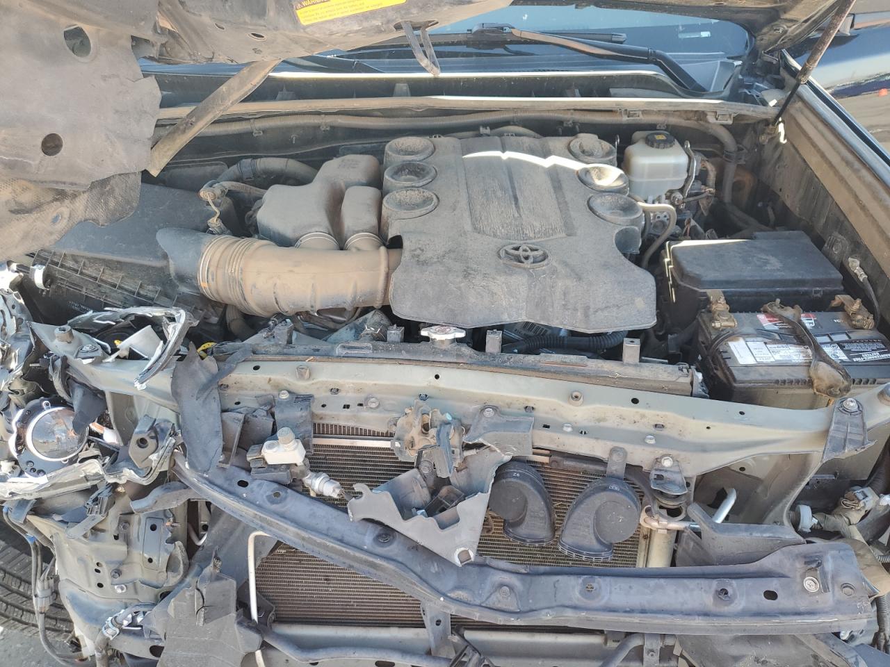 2019 Toyota 4Runner Sr5/Sr5 Premium VIN: JTEBU5JR8K5696132 Lot: 64123005