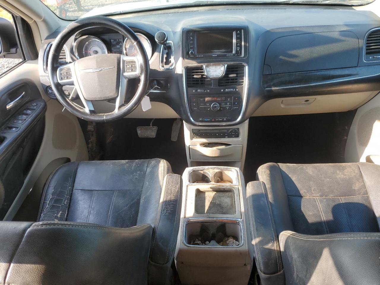 2011 Chrysler Town & Country Touring L VIN: 2A4RR8DG9BR796592 Lot: 64542385