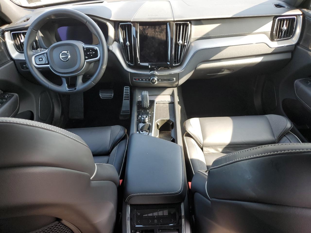 2022 Volvo Xc60 B6 R-Design VIN: YV4062RMXN1941583 Lot: 65878415