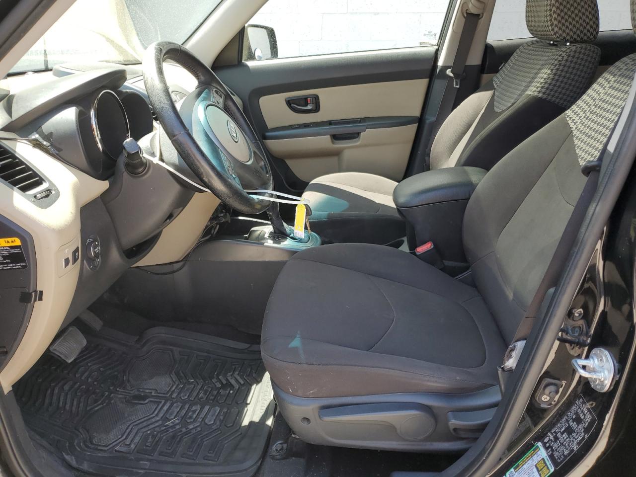 2011 Kia Soul + VIN: KNDJT2A22B7346200 Lot: 64687305