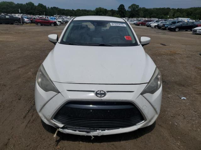 Sedans TOYOTA SCION 2016 Biały