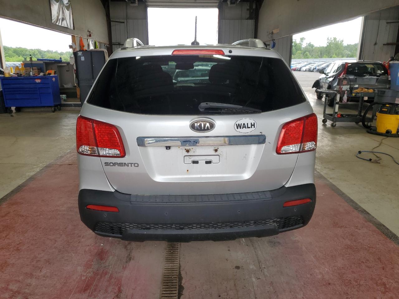 2011 Kia Sorento Base VIN: 5XYKT4A15BG177381 Lot: 65008645