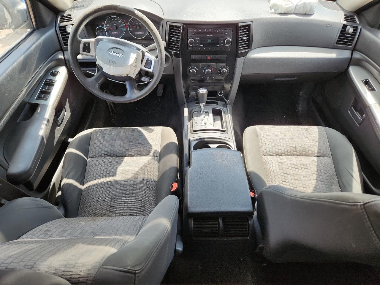 1J8GR48K28C102873 2008 Jeep Grand Cherokee Laredo