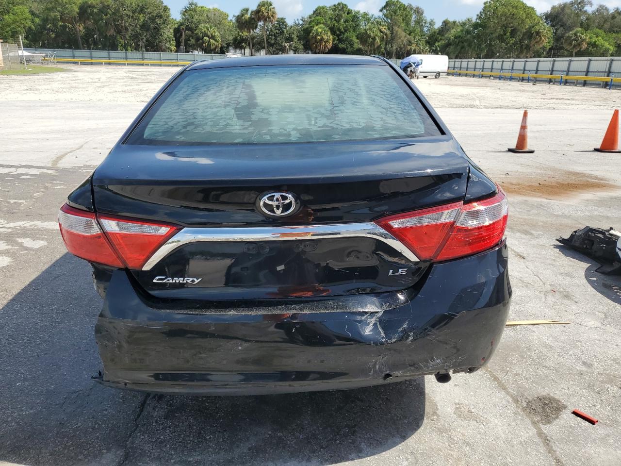 2016 Toyota Camry Le VIN: 4T1BF1FK7GU557203 Lot: 65263835