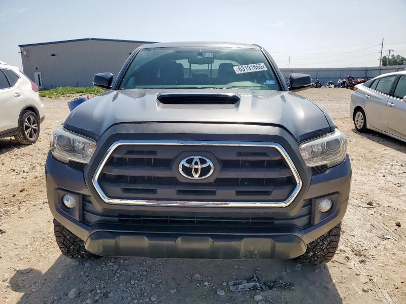 Pickups TOYOTA TACOMA 2017 Szary