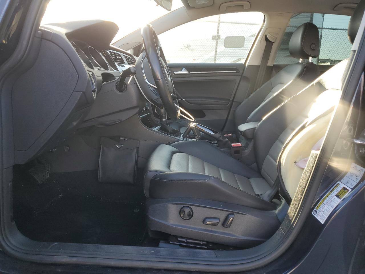 2017 Volkswagen Golf S VIN: 3VW217AU4HM063768 Lot: 63298695