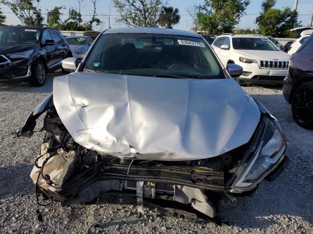  NISSAN SENTRA 2016 Srebrny