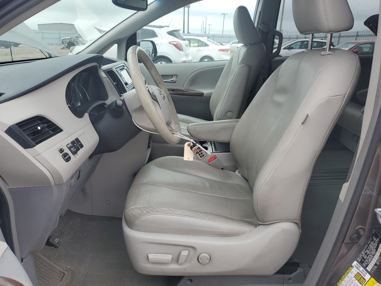 2013 Toyota Sienna Xle VIN: 5TDYK3DC5DS401470 Lot: 64497035