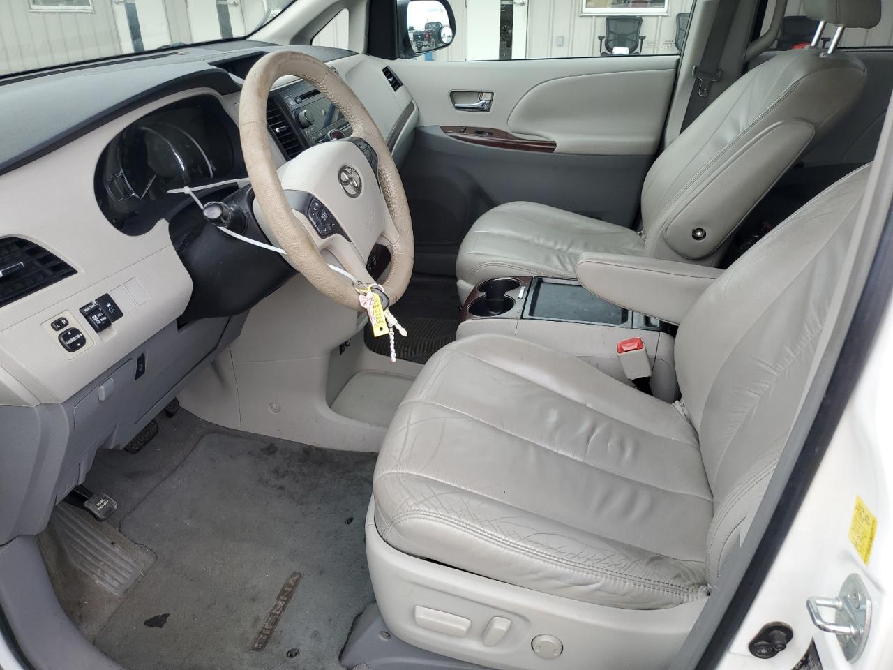 2011 Toyota Sienna Xle VIN: 5TDYK3DC3BS097617 Lot: 64743805