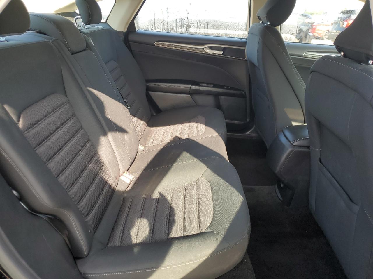 2017 Ford Fusion S VIN: 3FA6P0G71HR402104 Lot: 65556475