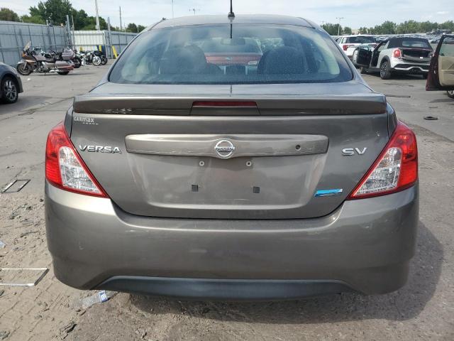  NISSAN VERSA 2015 Srebrny