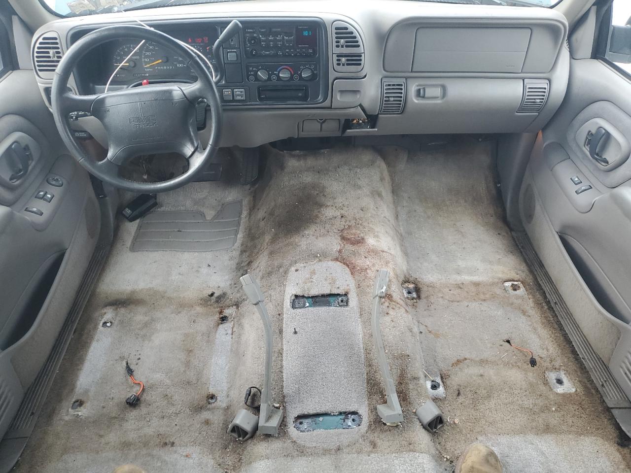 1997 GMC Yukon VIN: 3GKEK18R8VG517983 Lot: 64001275