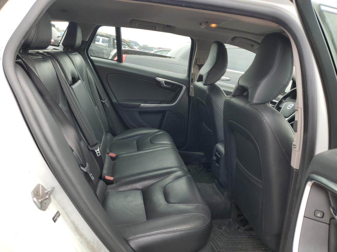 yv140mek7g1291520 YV140MEK7G1291520 2016 Volvo V60 T5 Premier