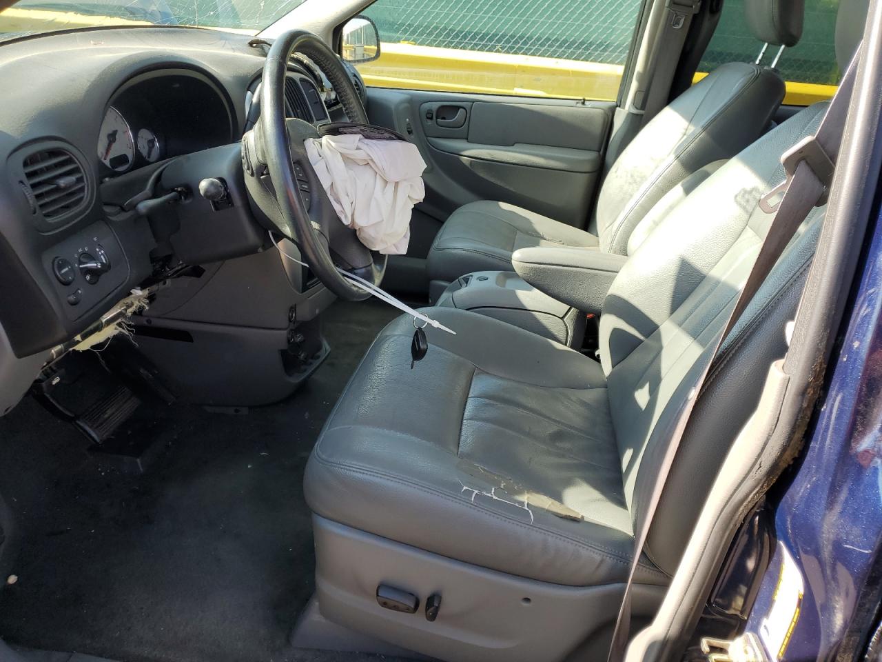 2005 Chrysler Town & Country Touring VIN: 2C4GP54L15R209174 Lot: 63710125
