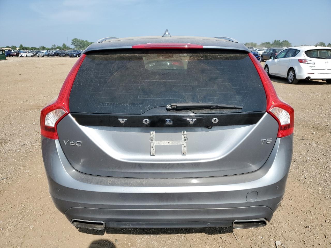 yv140mek1g1305198 YV140MEK1G1305198 2016 Volvo V60 T5 Premier
