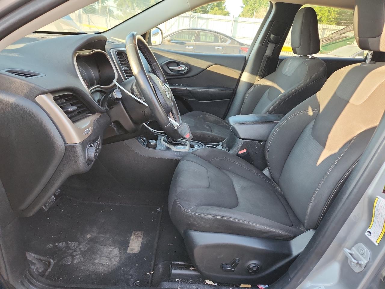 2016 Jeep Cherokee Latitude VIN: 1C4PJMCS3GW197818 Lot: 63289575