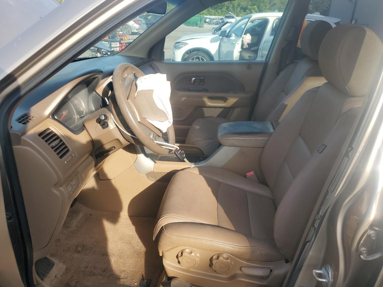 2006 Honda Pilot Lx VIN: 5FNYF28136B044630 Lot: 64007385
