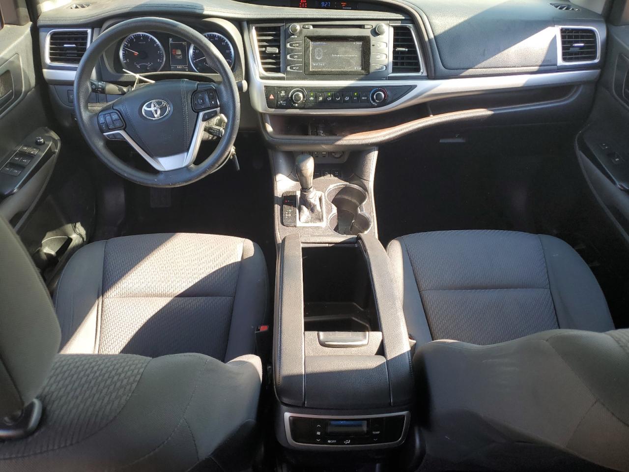 2019 Toyota Highlander Le VIN: 5TDBZRFH0KS938239 Lot: 64267725
