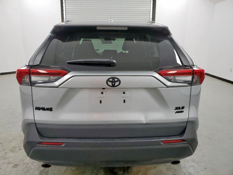  TOYOTA RAV4 2021 Srebrny