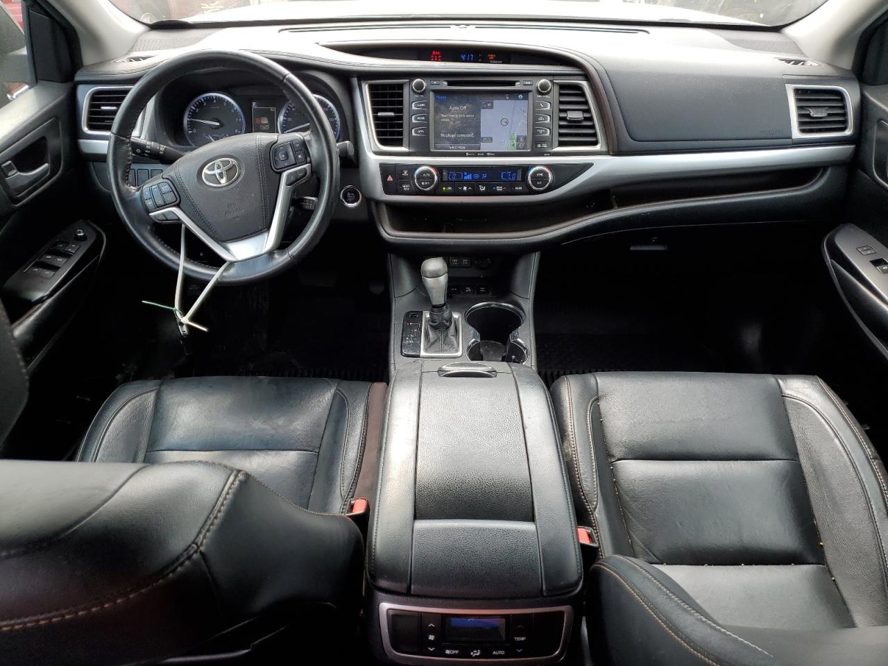 2018 Toyota Highlander Se VIN: 5TDJZRFH1JS863528 Lot: 64126405