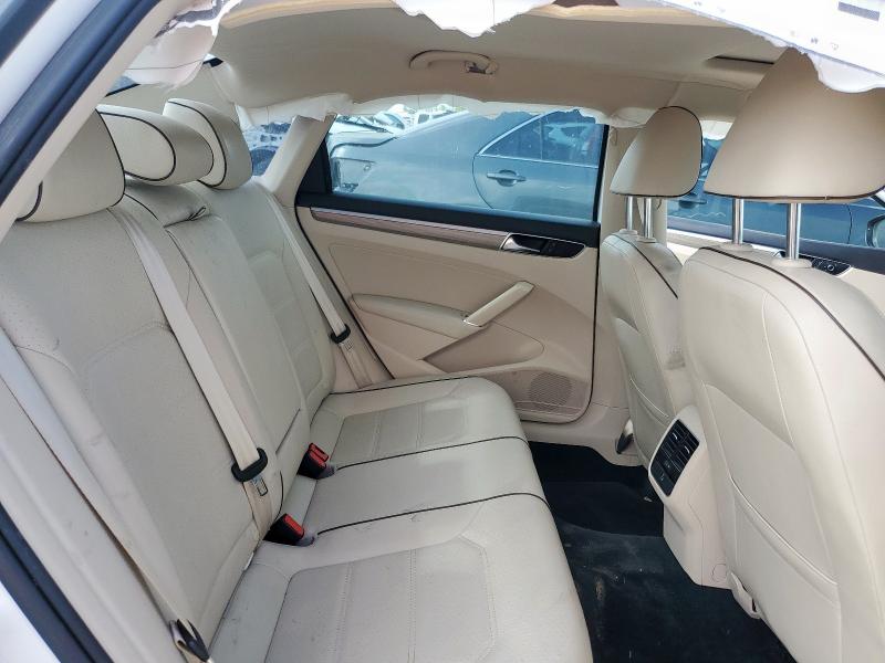 2017 VOLKSWAGEN PASSAT SE  