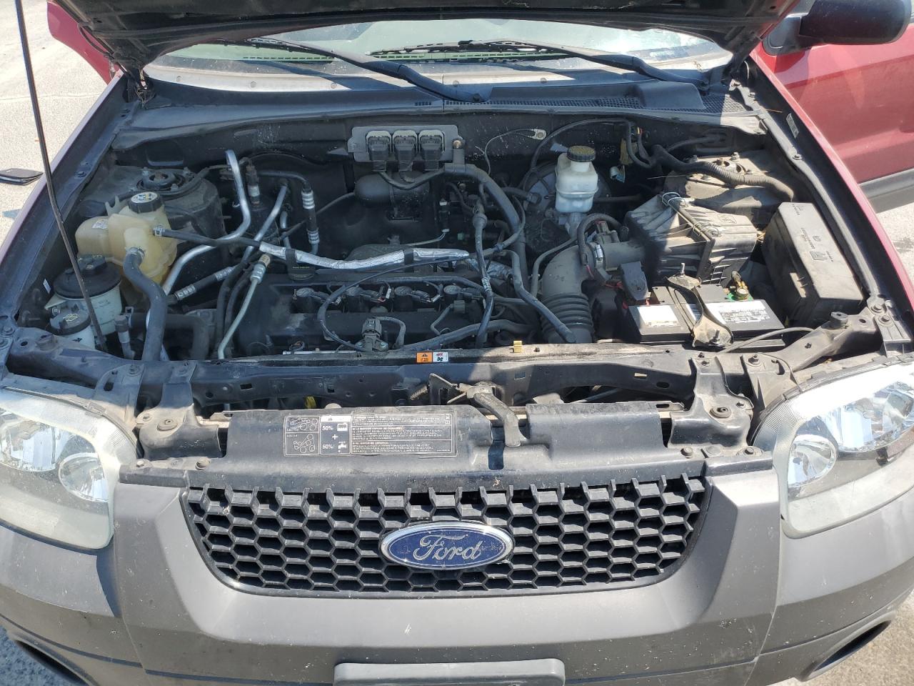 2005 Ford Escape Xls VIN: 1FMYU92Z35KB08403 Lot: 64700105