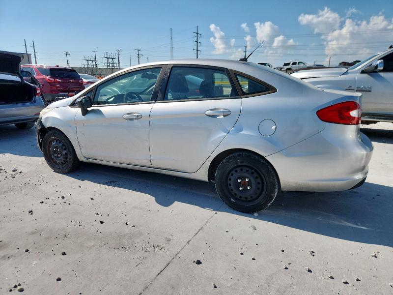 Sedans FORD FIESTA 2013 Srebrny