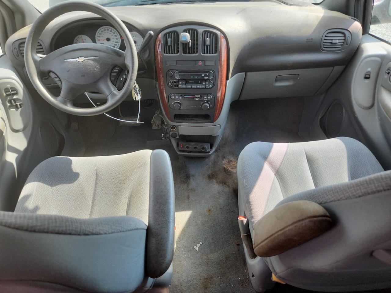 2005 Chrysler Town & Country VIN: 1C4GP45R05B102273 Lot: 62895695