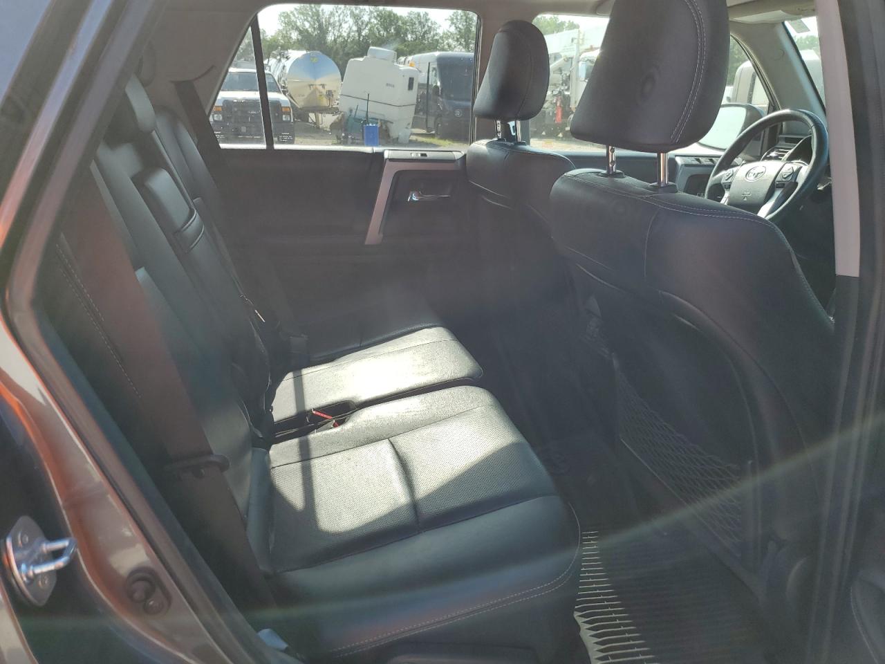 2018 Toyota 4Runner Sr5/Sr5 Premium VIN: JTEBU5JR8J5505792 Lot: 63317385