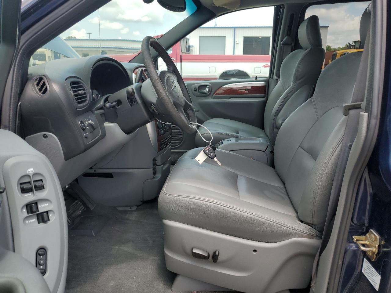 2005 Chrysler Town & Country Limited VIN: 2C4GP64L85R185512 Lot: 63943465