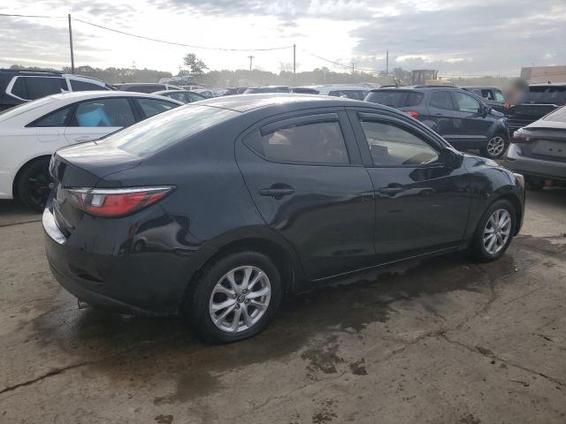  TOYOTA YARIS 2016 Czarny