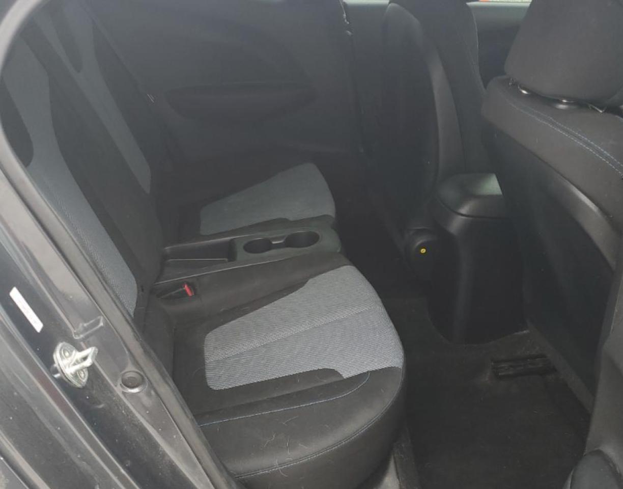 KMHTG6AF9KU017689 2019 Hyundai Veloster Base