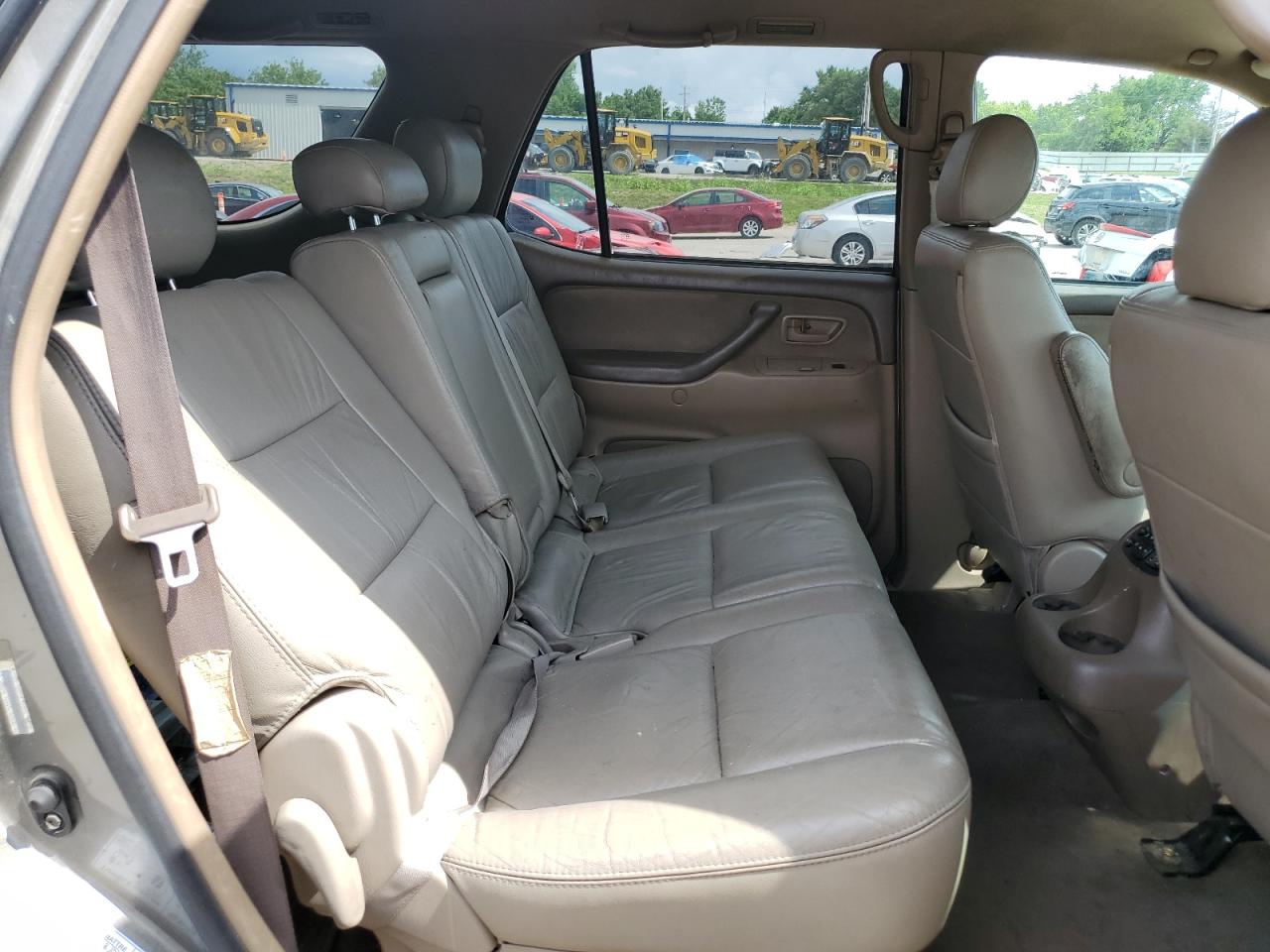 2004 Toyota Sequoia Sr5 VIN: 5TDZT34A84S215857 Lot: 64395935