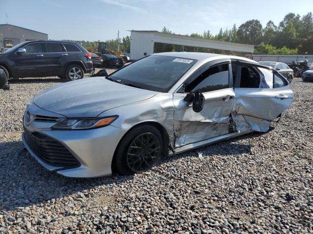  TOYOTA CAMRY 2018 Srebrny