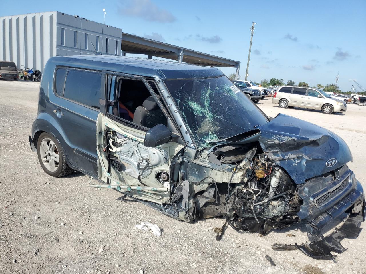 2011 Kia Soul + VIN: KNDJT2A22B7217843 Lot: 66763785