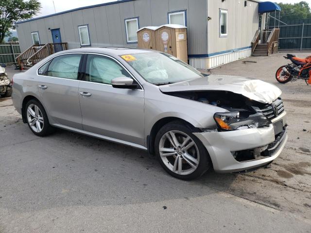  VOLKSWAGEN PASSAT 2014 Серебристый