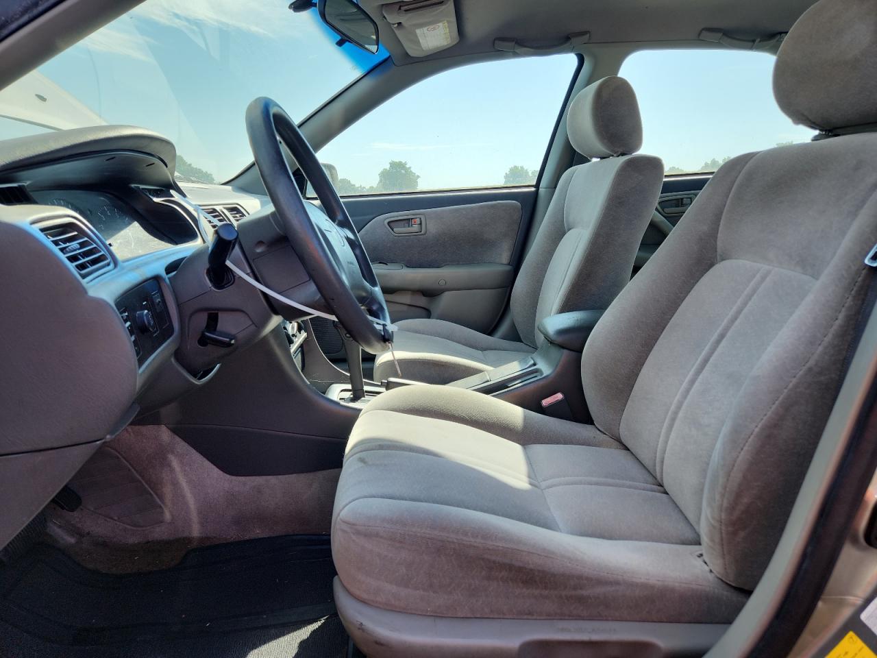 1999 Toyota Camry Le VIN: JT2BF28K1X0212417 Lot: 63939095