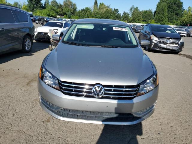 Sedans VOLKSWAGEN PASSAT 2013 Gray