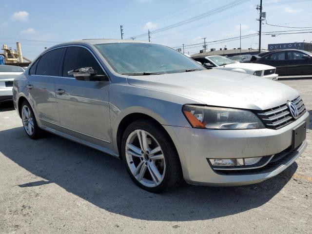 Sedans VOLKSWAGEN PASSAT 2013 Silver